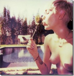 Miley-Cyrus-270114-2 (4)